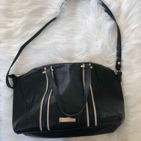 Steve Madden Handbags - Steve Madden Crossbody purse with Zipper detail